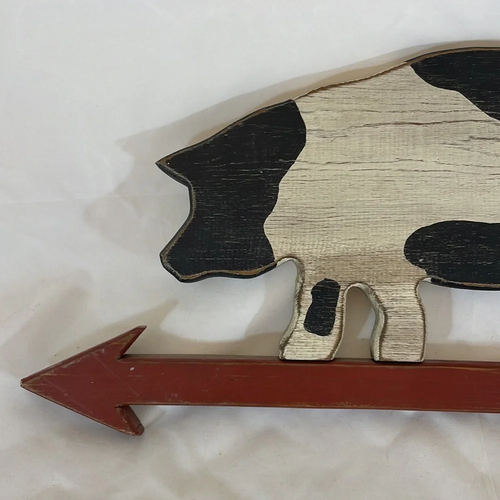 Farmhouse Style Wood Handpainted Pig and Arrow Farmhouse Decor - Picture 2 of 5